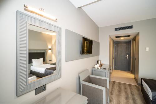 Postel nebo postele na pokoji v ubytování Grand S Hotel