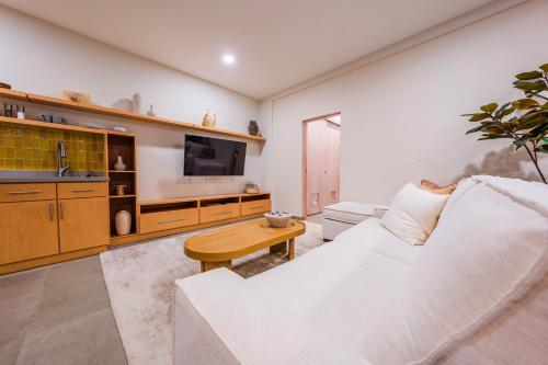Casa Loba Luxe Unit 1 with private swimming poolにあるキッチンまたは簡易キッチン