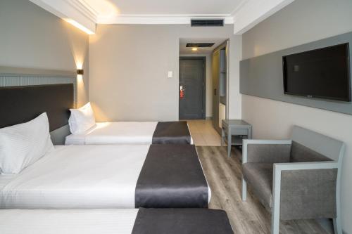 TV a/nebo společenská místnost v ubytování Grand S Hotel