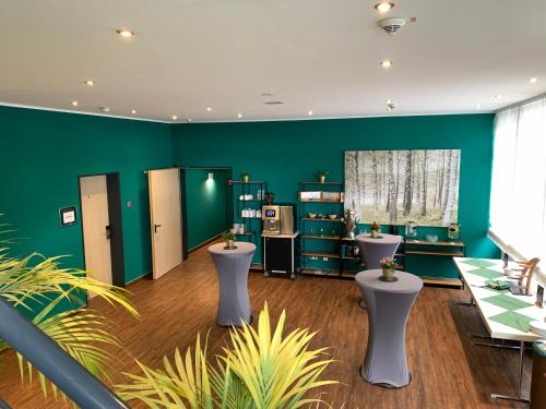 a bathroom with two toilets and green walls at Waldhotel Eskeshof in Wuppertal