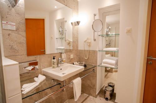 Best Western Premier Airporthotel Berlinにあるバスルーム