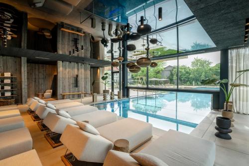 Bazén v ubytování Wellness & Thermal Retreat Das Mühlbach nebo v jeho okolí