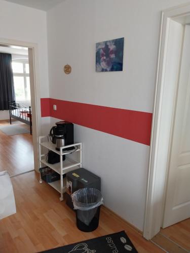 a room with a red stripe on a wall at Tangermünde Zum S c h m u c k Giebel - Pension & FeWo in Tangermünde