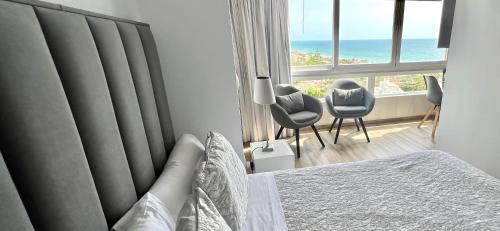 MARBELLA BEACHFRONT- Apartamento junto a la playa y con impresionantes vistas al mar