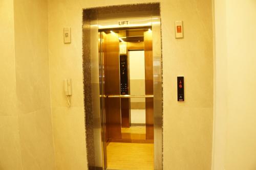 a hallway with a elevator in a building at Subhash Hotel in Prayagraj