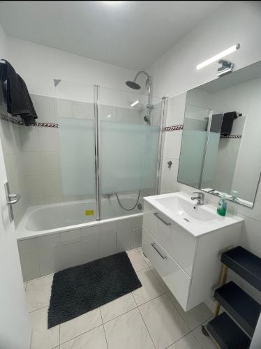 Studio climatisé - Port Fréjus, plage à 250m