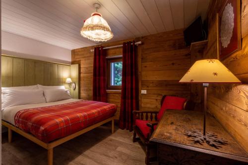 Postel nebo postele na pokoji v ubytování Hotel Petit Dahu - Chambres et Restaurant