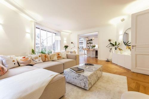 Maison Josephine Stunning Apartment Champs-Elysees 3 bedrooms
