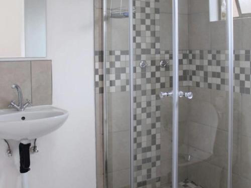 a bathroom with a shower and a sink and a sink at Connesione Mogwase in Mabele-a-podi