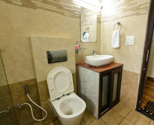 a bathroom with a toilet and a sink at Vista Valley Stay, Luxury 3 BHK Villa Kangra, Dharamshala in Dharamshala