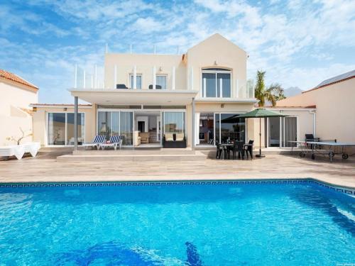 Stunning villa Mila in Madroñal, heated pool