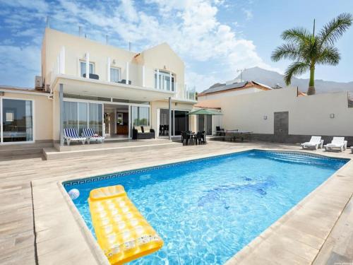 Stunning villa Mila in Madroñal, heated pool