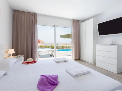 Stunning villa Mila in Madroñal, heated pool