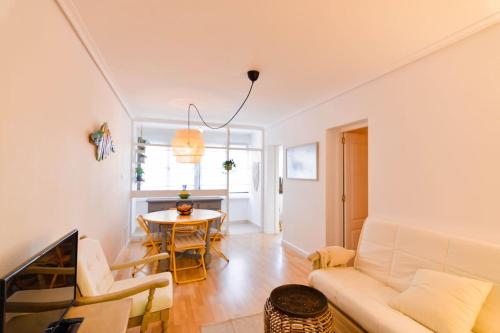 C12A02 Playa moderno, Suances by R2R Consulting