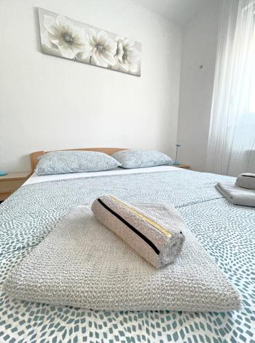 a bed with a blanket on top of it at Apartman Danijela in Popovača