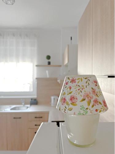 a lamp sitting on top of a kitchen counter at Apartman Danijela in Popovača