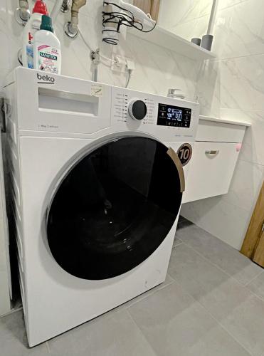 a white washing machine sitting in a kitchen at Apartman Danijela in Popovača