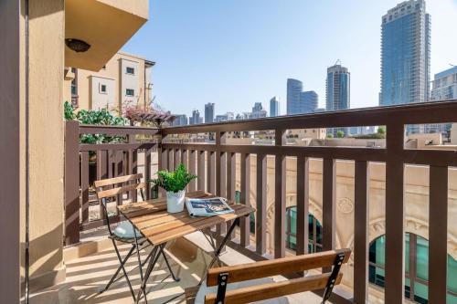 En balkon eller terrasse på GuestReady - Downtown lux near Burj Khalifa