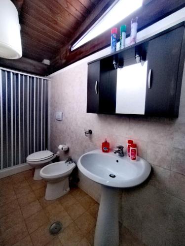 a bathroom with a sink and a toilet at Holiday Residence in Casamassima