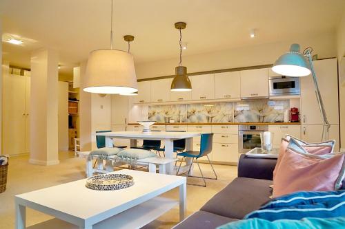 Kuchyňa alebo kuchynka v ubytovaní Tulip by Baltic Home