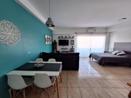a living room with a bed and a table and chairs at Hermoso departamento en complejo residencial in Tigre