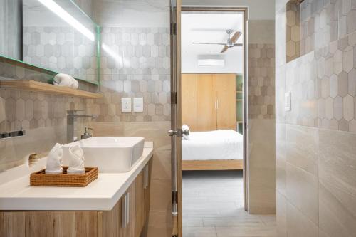 Bilik mandi di Opal Suites Apartments