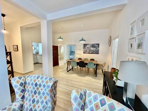 Acogedor apt 8pax 4Bdr 2Bth- CozyHomeSevilla2