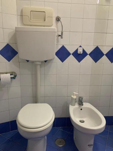 Bilik mandi di La casa a mare