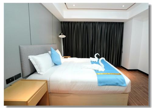 Un ou plusieurs lits dans un hébergement de l'établissement Golden Seagulls Hotel