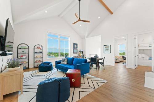 a living room with a blue couch and a table at New Lake Retreat Sleep 17 Poolspagameroomview in Granite Shoals