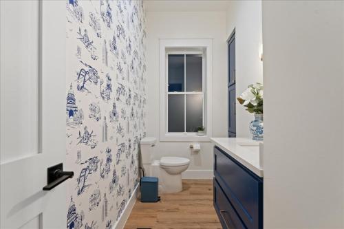 a bathroom with a toilet and a window at New Lake Retreat Sleep 17 Poolspagameroomview in Granite Shoals