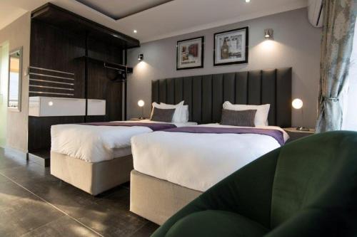 Ένα ή περισσότερα κρεβάτια σε δωμάτιο στο Lefa Boutique Hotel