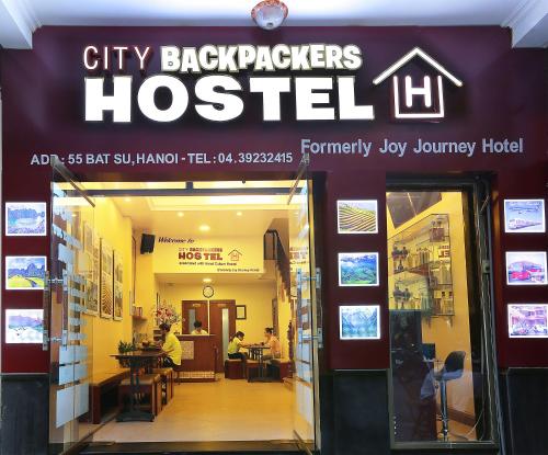 Сертификат, награда, вывеска или другой документ, выставленный в Hanoi City Backpackers Hostel
