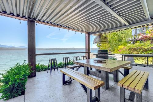 ポールズボにあるBayfront Home with Private Beach in Poulsbo!のギャラリーの写真
