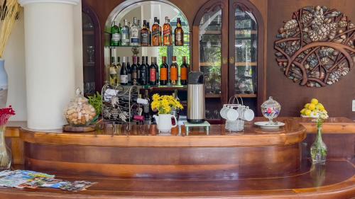 a bar with a bunch of bottles of wine at Araucária Lodge - 800 metros do Capivari in Campos do Jordão