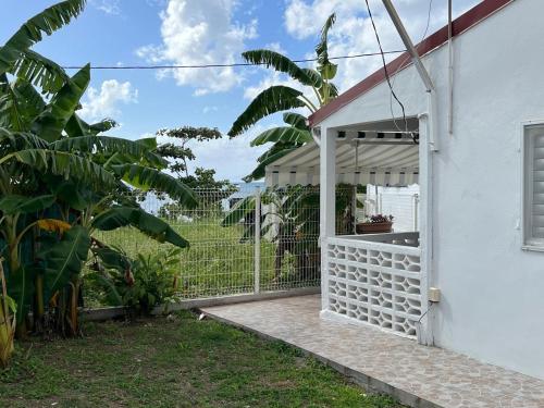 a white gate with a fence in front of a house at LA DESIOR in Saint-Louis
