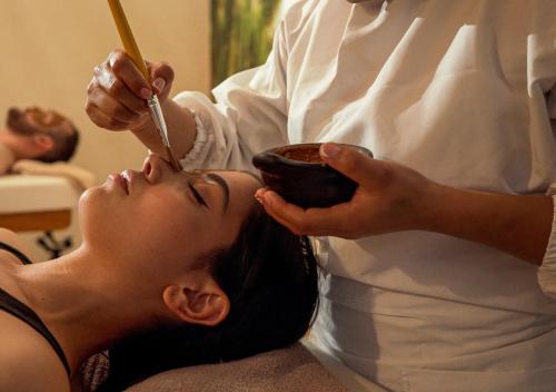 a woman getting her hair washed by a barber at Termales Santa Rosa De Cabal in Santa Rosa de Cabal