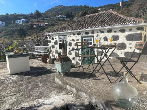 Nespecifikovaný výhled na hory nebo výhled na hory při pohledu z prázdninového domu