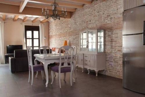 EL born - spacious 2 bedrooms