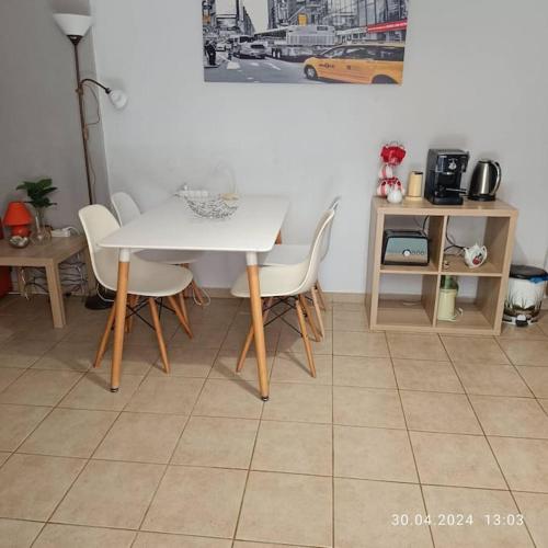 Принадлежности для чая и кофе в "Sea breeze and olives" apartment