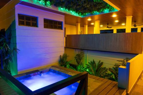 a hot tub in the backyard of a house with lights at Hotel Boutique Casa Del Rio in Fortuna