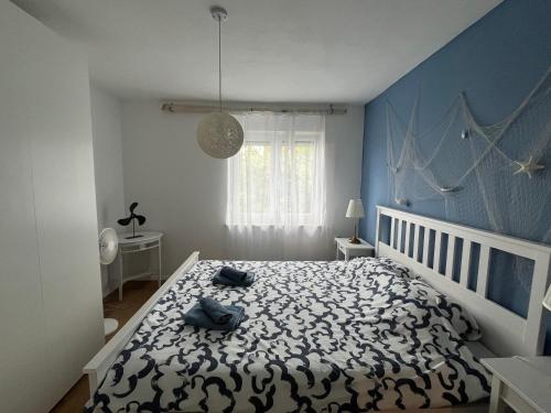 Captain's home ****