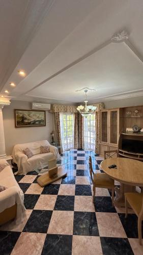 a living room with a checkered floor at piso en arenas de velez malaga in Málaga