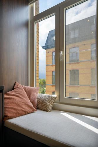 a window seat with a view of a building at Classy 1BR Apartment Overlooking a Beautiful Park in Antwerp