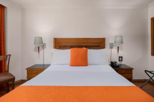 Postel nebo postele na pokoji v ubytování Hotel Egina Bogotá