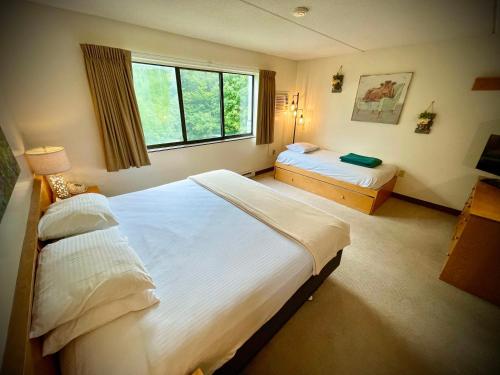 Postel nebo postele na pokoji v ubytování Mountain Life Retreat at Smuggler's Notch Resort