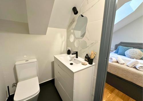 Postel nebo postele na pokoji v ubytování Caldares Exclusivo Ático en El Pueyo de Jaca