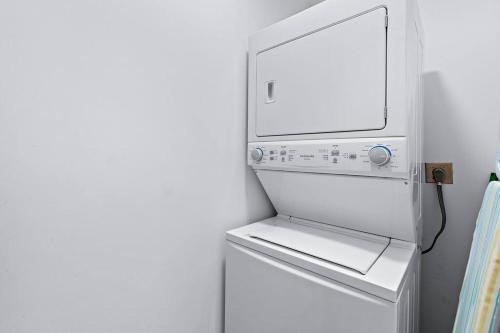 タマリンドにあるGav5 New Modern Condo Walking Distance to Beachのギャラリーの写真