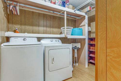 a laundry room with a washer and dryer at Riverfront Milton Cabin with Boat Ramp and Dock! in Milton