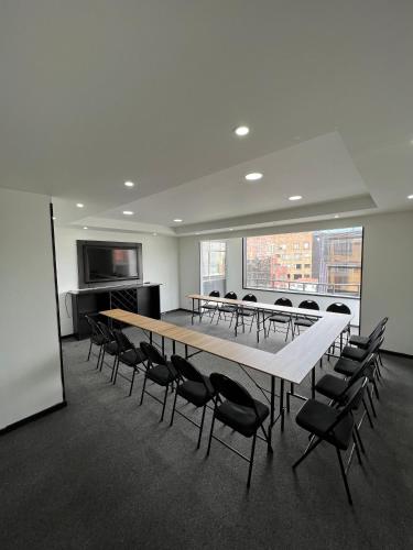 a conference room with a long table and chairs at Hotel Expo Hotel Ferial in Bogotá